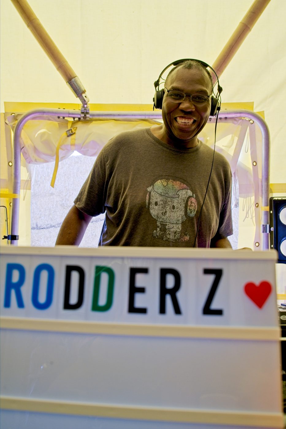 Rodderz behind the decks with RODDERZ sign