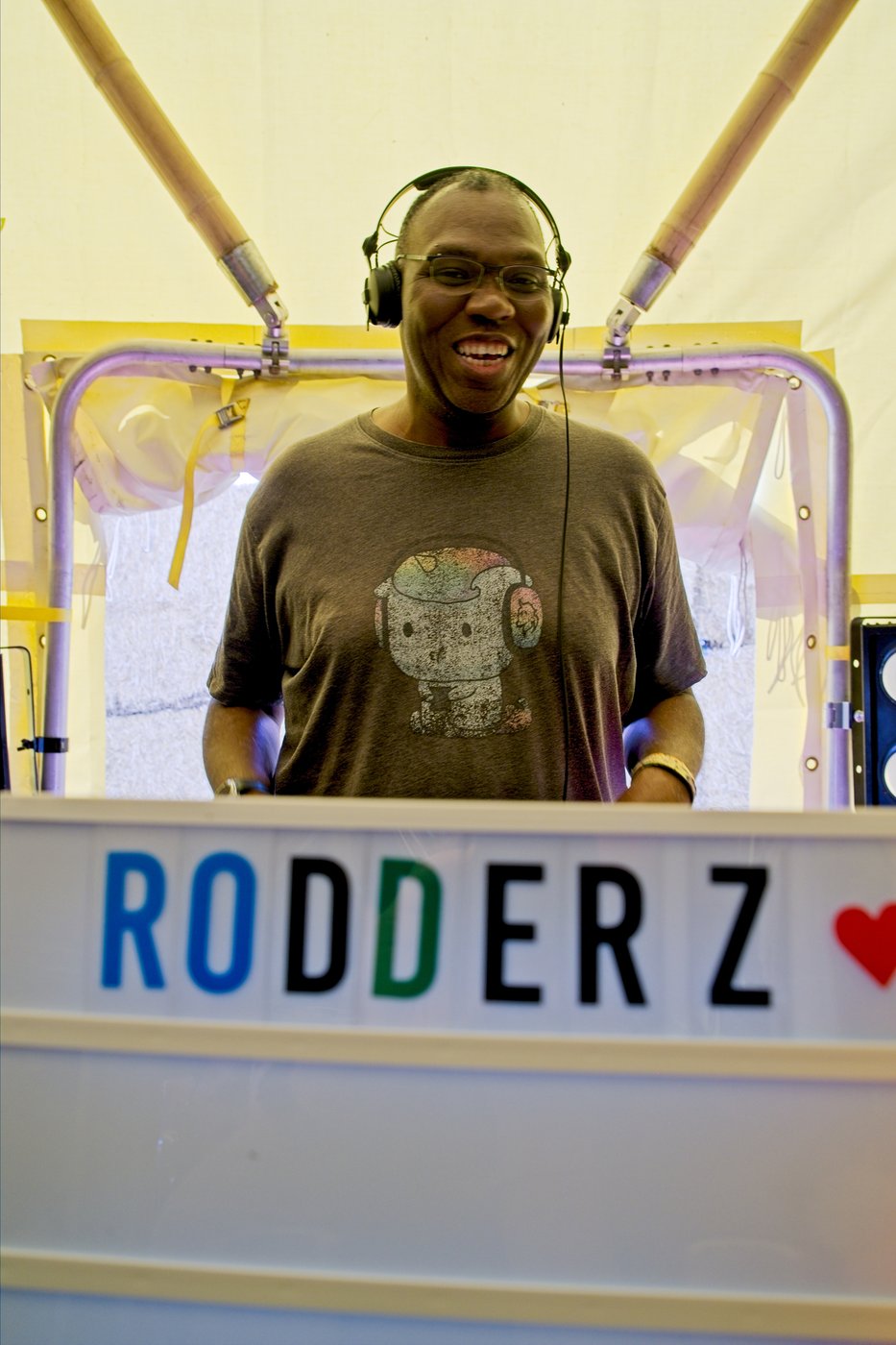 Rodderz smiling behind the RODDERZ sign at Deevstock Menagerie 2026